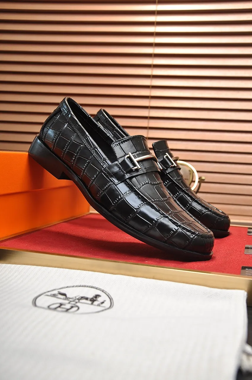Men's shoes💰460💶[HERMES] (sheepskin lining)🍀Italian top luxury🍀He does not pursue novel styles and gorgeous colors, but attracts the favor of successful men with his flawless, elegant and classic style. Formal leather shoes This very comfortable, simple and stable style allows you to easily match any style! The pattern is absolutely 1:1 refined from the original case, and we strive for excellence in materials, imported cowhide + sheepskin lining💪💪💪extraordinary texture👍! .Black Brown Size: 38-45 (45 customized)